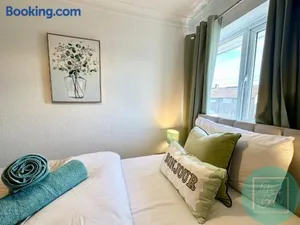 Image of Stylish 3-Bedroom St Helens Home with Parking & Wi-Fi
