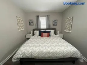 Image of * Prime Place * Pet Friendly * King Bed *