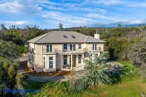 Image of Yosemite South Presidential Mansion