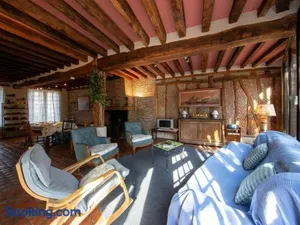 Image of Gîte de charme avec cour et jardin, proche château, cheminée, ping-pong, draps inclus - FR-1-590-2