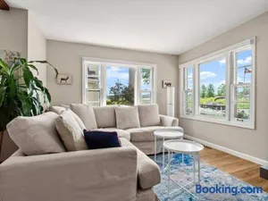 Image of Adorable Wawasee Cottage in Oakwood Park