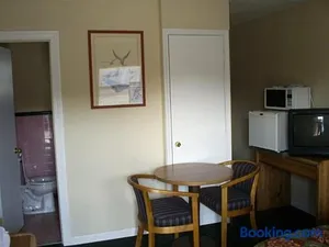 Image of Crestview Inn