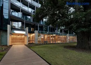 Image of Elegant Apartment in Park with Rooftop Infinity Pool on St Kilda Road, Melbourne