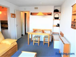 Image of Studio Confortable - Accès Pistes - Balcon - FR-1-267-203