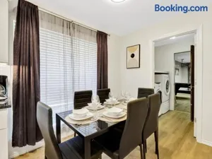 Image of City Gem 4BR with POOL Sleeps 10