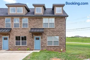 Image of Peachers Place Townhomes (1000 Henry Place Blvd, #808) Close to Ft. Campbell