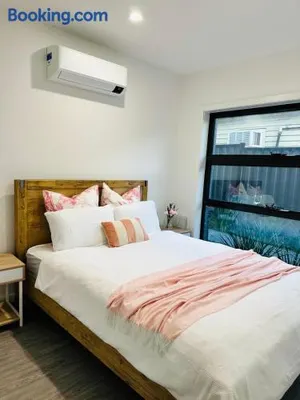 Image of Long-Term Stays-2BR Townhouse on Bell Street, Preston, Central & Near Tram, pets welcome