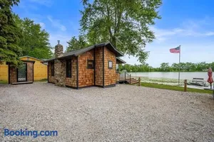 Image of Cozy & Scenic Lakeside Retreat