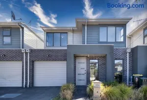 Image of Glenroy 2br1ba In Townhouse Parkingwi-fibath