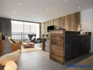 Image of Appartement rénové, skis aux pieds, 6 pers, Courchevel 1650 - Balcon sud, cosy et familial - FR-1-631-151