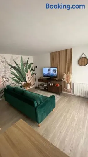 Image of La Léonard île au coeur de l île d or logement avec chambre climatisée