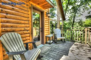 Image of Wild Cherry Treehouse by Amish Country Lodging