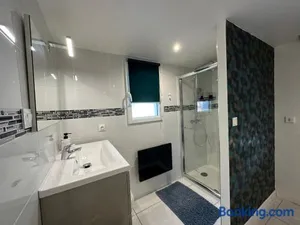 Image of T&A Lodge AVEC SPA JACUZZI à 11km de la plage