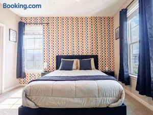 Image of Chic spacious 2BA 2BR with views of pool