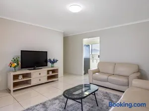 Image of 5 mins to Mall Convenient 4BR Home at Sunnybank