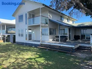 Image of Ocean Pearl - 3 bedroom beachfront property!