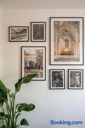 Image of 4-bedroom house centre, near the metro + car park