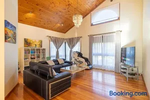 Image of Magnificent Eltham House with stunning view