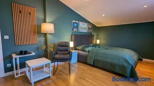 Image of 3 ROOMS - Zimmervermietung nähe Flughafen BER - gratis WLAN, Parken & Netflix