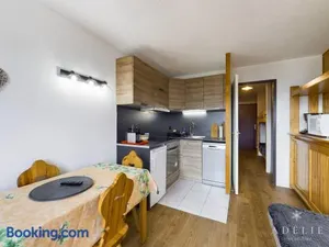 Image of Studio cabine 4/5 pers, balcon exposé sud, à 50m des pistes, parking inclus - FR-1-398-513