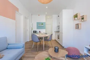 Image of 2 bedroom apartment near tram, CHR + parking