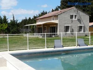 Image of air-conditioned family house with fenced pool in fontvieille in the alpilles, sleeps 8