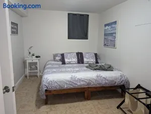 Image of Brighton Apartment Sleeps 3 - Steps to Bus Line