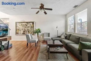 Image of Amazing house in Woodlands fully equipped for 6