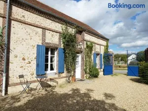 Image of Charmante maison avec piscine chauffée, cour fermée, proche Dreux et Chartres - FR-1-581-6