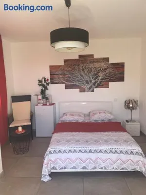 Image of Suite 16m2 indépendante dans villa
