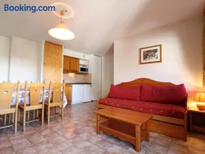 Image of Appartement 6 pers, centre village, proche pistes, 52m², balcon, WIFI, casier à skis, draps inclus - FR-1-508-12