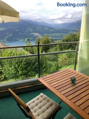 Image of Wohnung mit See und Bergsicht im vier Sterne Hotel