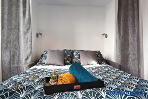 Image of Le Bouda avec un balcon vue sur la République