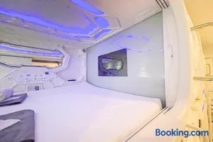Image of RedDoorz Hotel Capsule at Batu Tulis