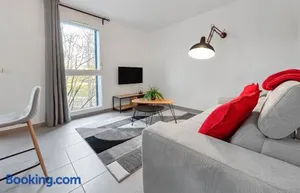 Image of Studio Lumineux Avec Balcon