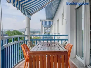 Image of Superbe appartement avec piscine et parking à Saint-Jean-de-Luz - FR-1-4-590