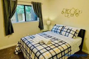 Image of Woodlands House - FREE Parking & Fast WiFi - 3 Bed. 1,5 Bath