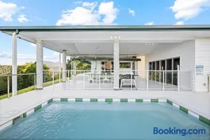 Image of Spearmint House - Art Deco Gem in Misty Mountains