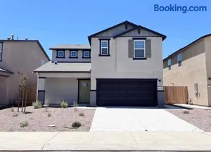 Image of A modern retreat and Gateway to Yosemite