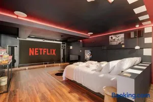 Image of Cinema Room haut de gamme avec balnéothérapie
