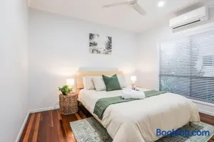 Image of Agnes Bliss - Stunning, Central Four-Bedroom Beach House in Sunny Agnes Water