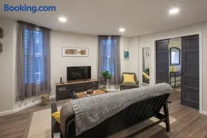 Image of Beautiful One Bedroom City Oasis