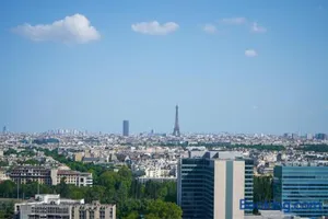 Image of Vue panoramique sur Paris : Sublime appartement au centre de Courbevoie