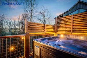 Image of Moonshine Manor - Dogs, Indoor Pool, Hot Tub & Games Near Waterpark