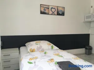 Image of Studios Lora RM 860