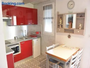 Image of Appartement climatisé pour 5 pers avec terrasse, à 900m de la plage et parking privatif - FR-1-607-66