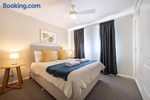 Image of Lilly Pilly Lodge - Close to Zoo, 3 Mins to CBD