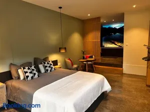 Image of Plaisances, les plaisirs du bord de Meuse - Chambre d'hôtes avec baignoire spa