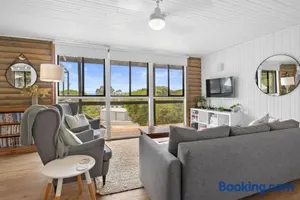 Image of The Log Cabin - 2 Scenic View Drive, Second Valley