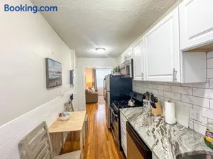 Image of Mile To Longwood Medical, Renovated, Pub Trans
